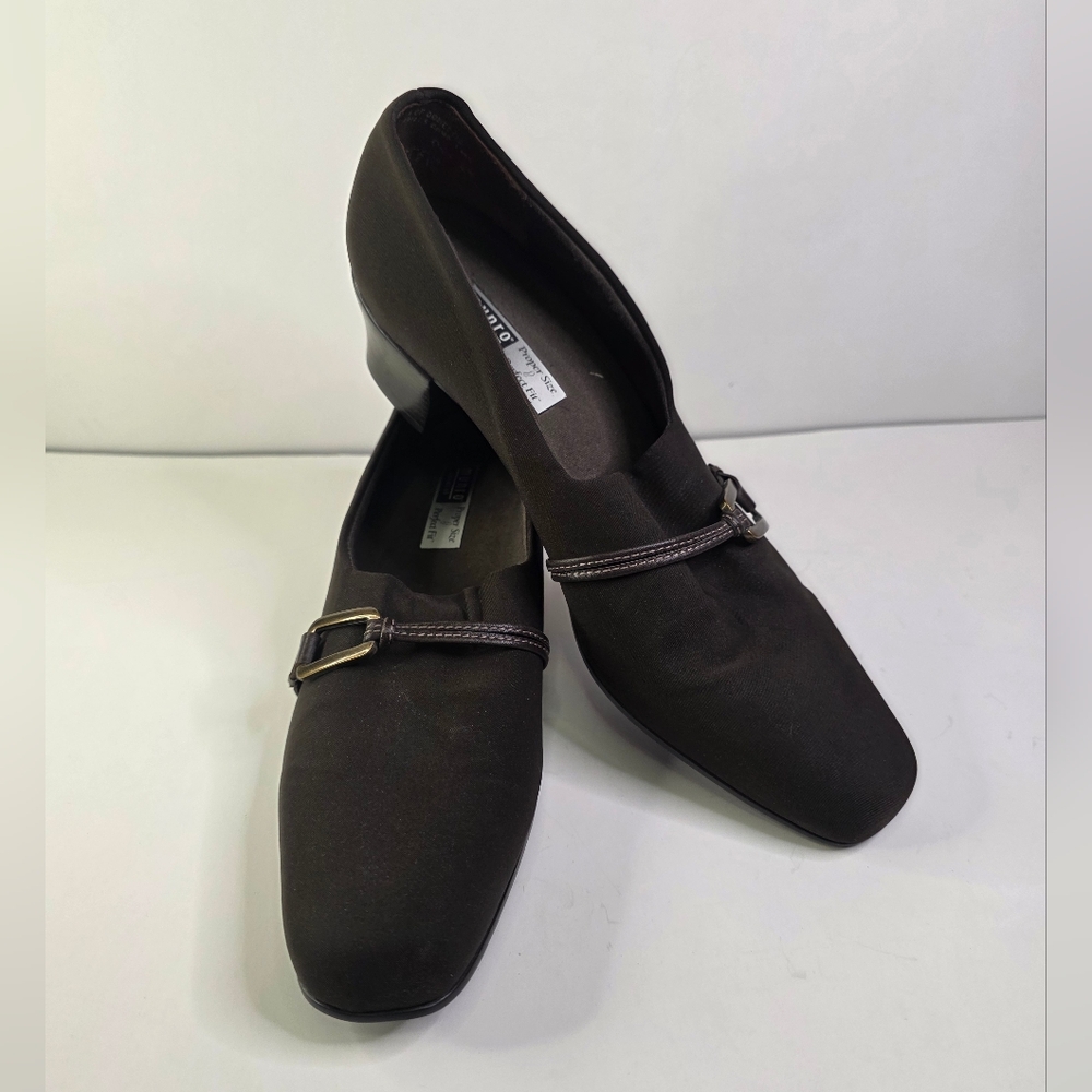 GUC Womens Munro American Proper Size Perfect Fit Shoes Cindi Size 8N Brown